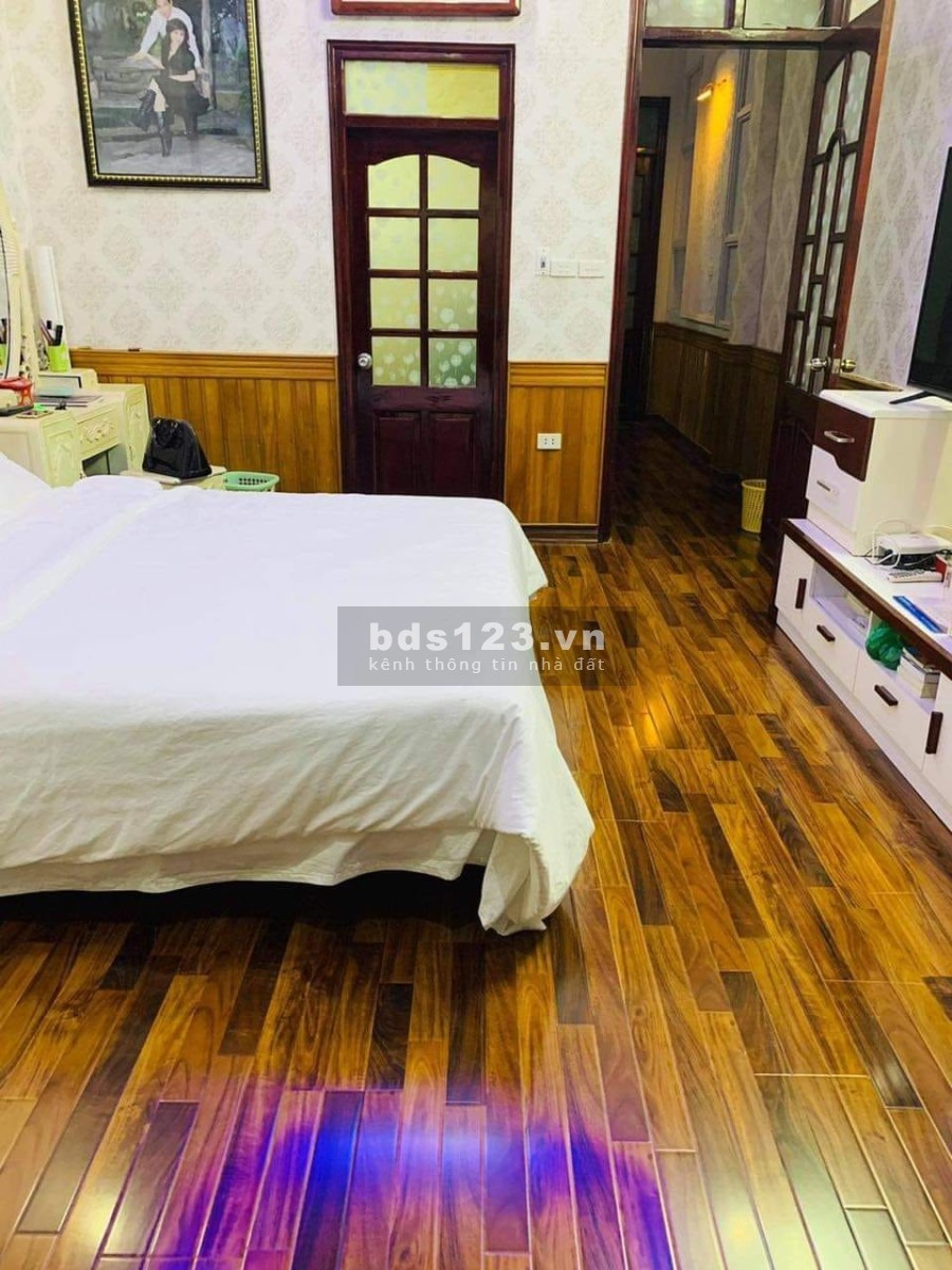 Chỉ 14.5 tỷ có ngay nhà ô tô vào sát tường Royal City, diện tích 76m2, sổ chính chủ, giá tốt