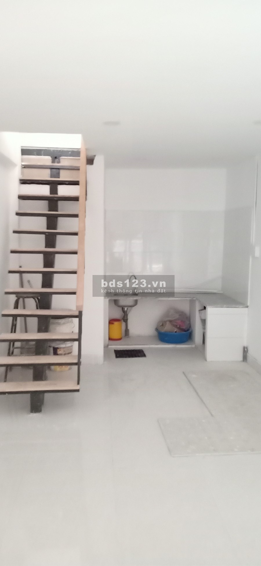 Chính chủ cần bán căn nhà sổ hồng riêng, công chứng sang tên trong ngày.