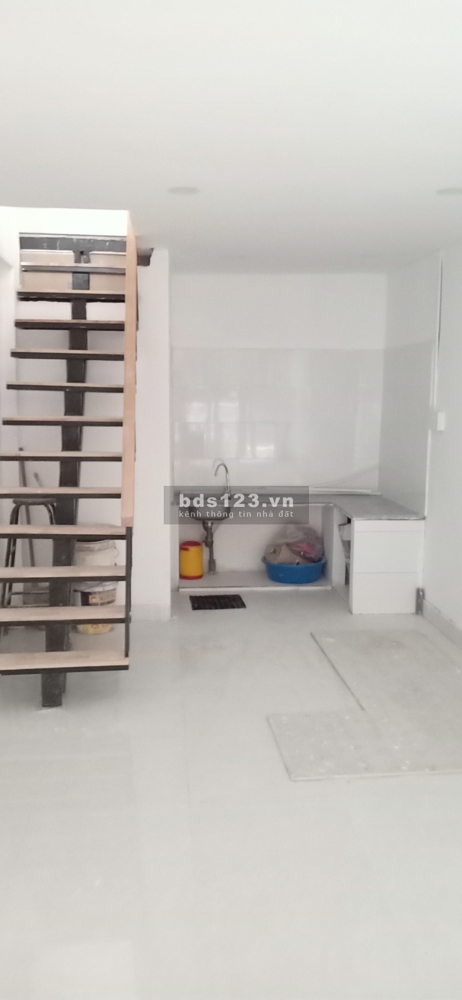 Chính chủ cần bán căn nhà sổ hồng riêng, công chứng sang tên trong ngày.
