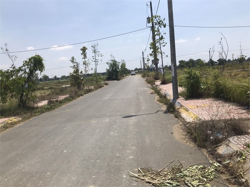 Chính chủ cần bán gấp lô mặt tiền Quôc Lộ 50 diện tích 100m2 giá 1tỷ150