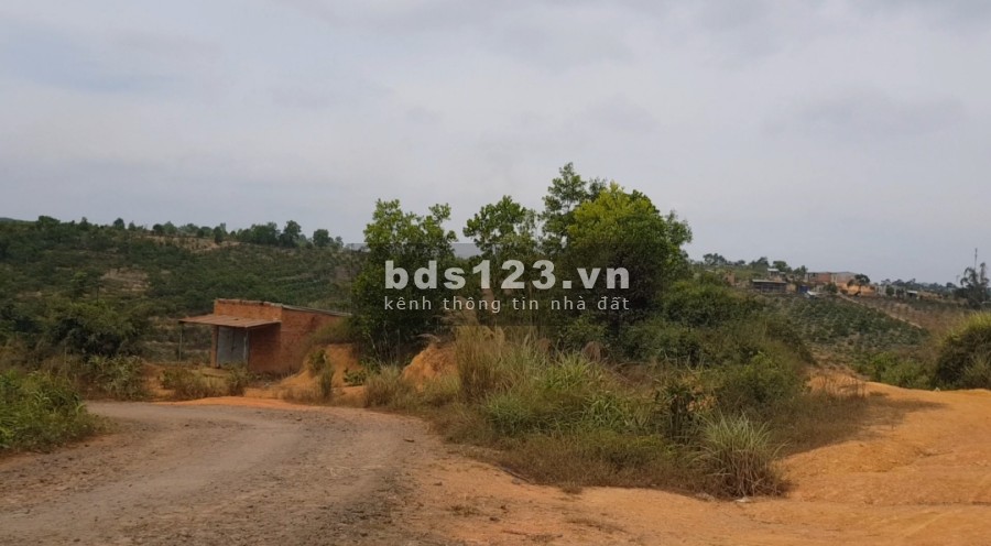 Bán đẹp 2 mặt tiền view suối nằm trục chính đi Gia Lai, giá bán 990 triệu/tháng
