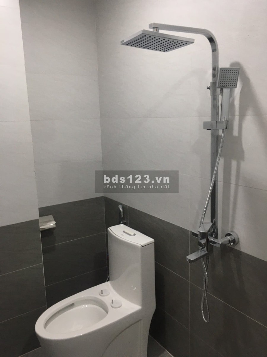 Bán nhà ô tô đỗ cửa 30m ra phố dtsd 34m2, 5 tầng mt 3.7m, giá bán 4.5 tỷ, Nguyễn Văn Cừ