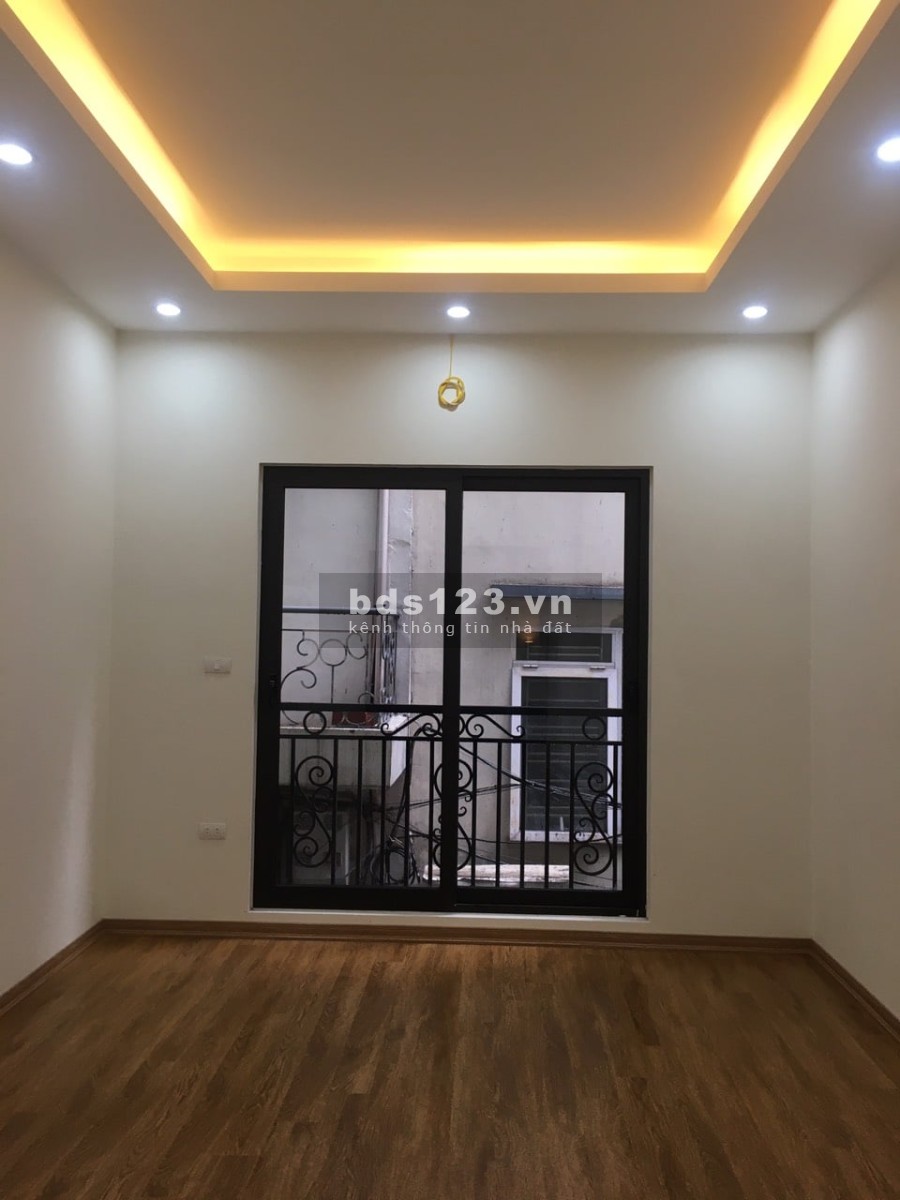 Bán nhà ô tô đỗ cửa 30m ra phố dtsd 34m2, 5 tầng mt 3.7m, giá bán 4.5 tỷ, Nguyễn Văn Cừ