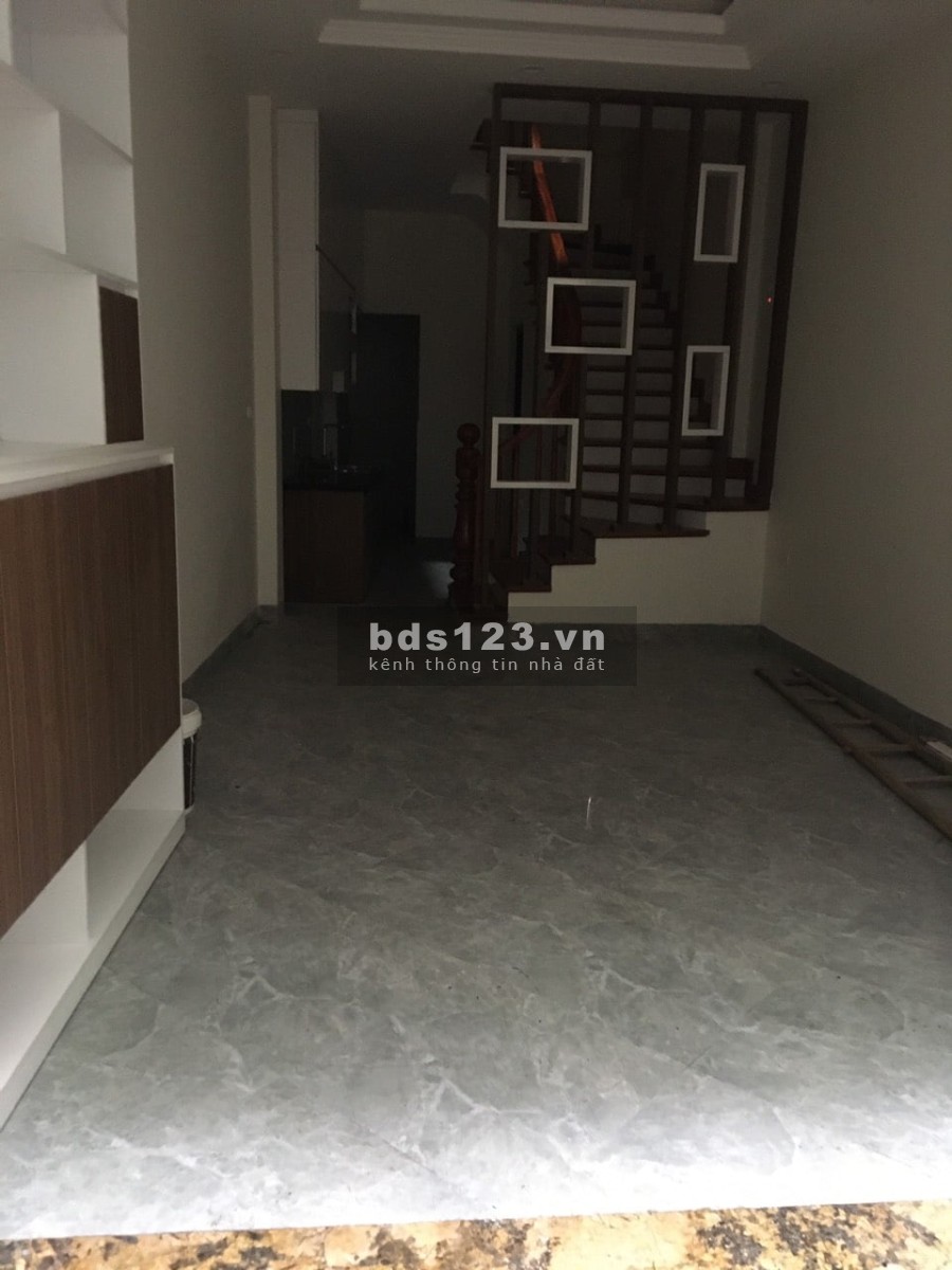 Bán nhà ô tô đỗ cửa 30m ra phố dtsd 34m2, 5 tầng mt 3.7m, giá bán 4.5 tỷ, Nguyễn Văn Cừ