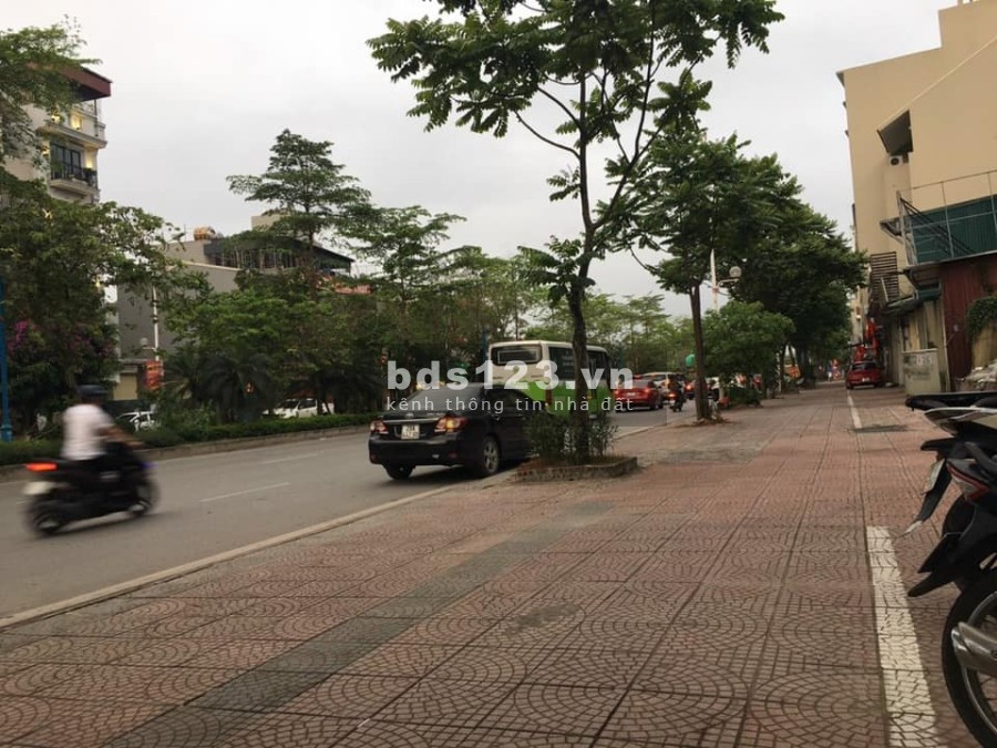 Cần bán 63m đất siêu phẩm mặt phố Cổ Linh, Long Biên. Kinh doanh sầm uất giá tốt