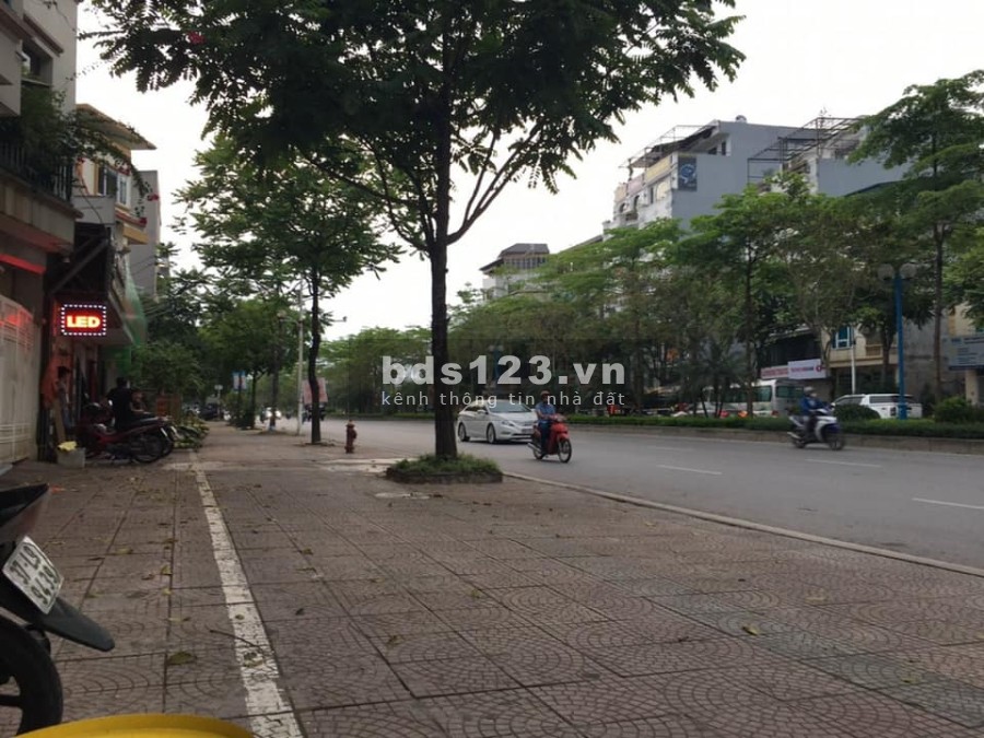 Cần bán 63m đất siêu phẩm mặt phố Cổ Linh, Long Biên. Kinh doanh sầm uất giá tốt