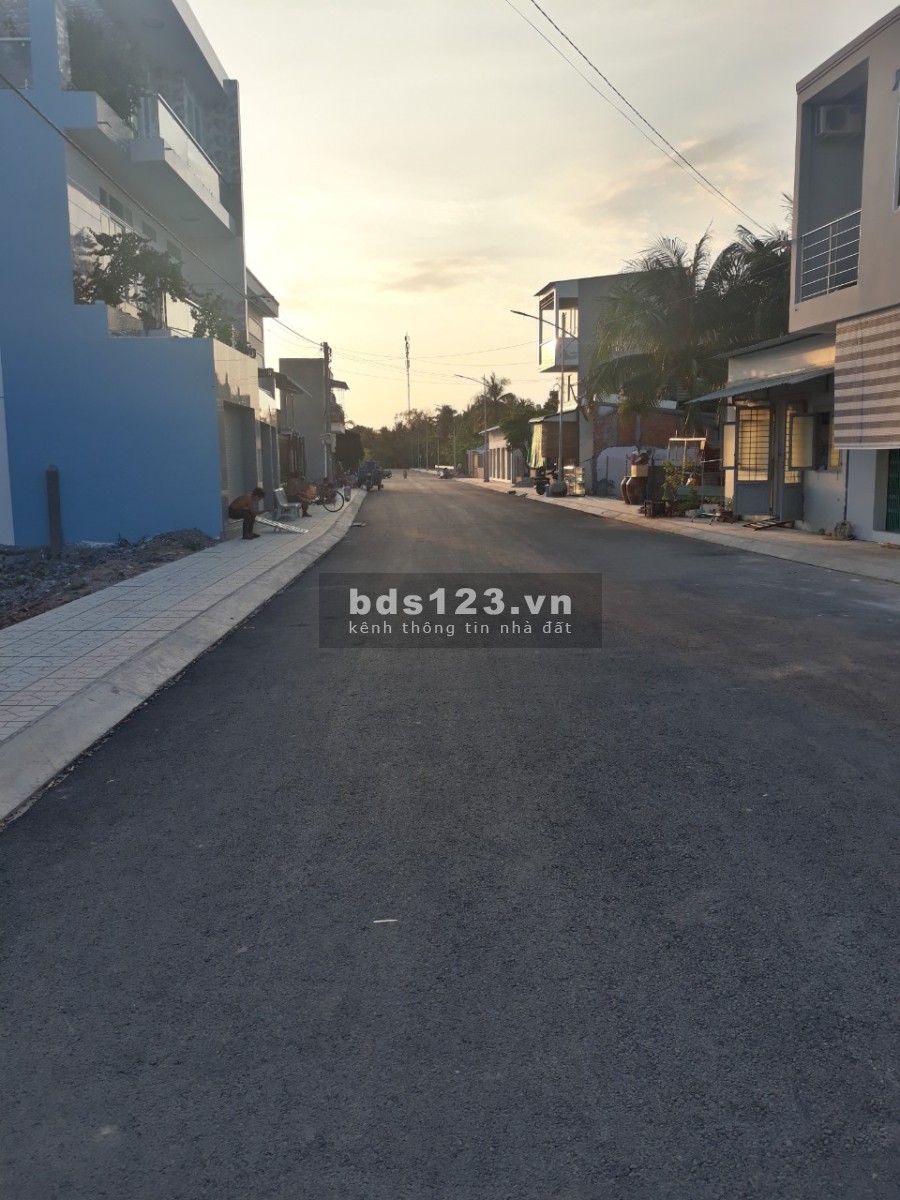 Bán đất mặt tiền đường N12 phú khương, tp Bến Tre liên hệ xem đất 0372828327