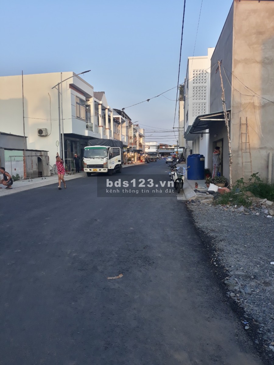 Bán đất mặt tiền đường N12 phú khương, tp Bến Tre liên hệ xem đất 0372828327