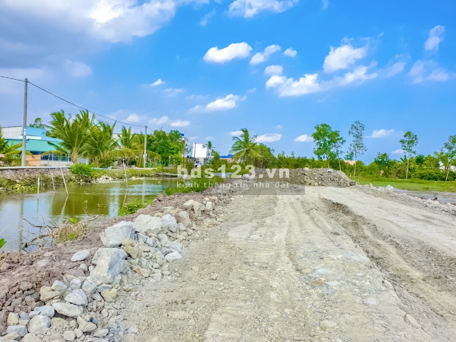 Dãy trọ Long An 9 phòng cần sang gấp nền đất cao, không ngập nước, khu dân cư đông