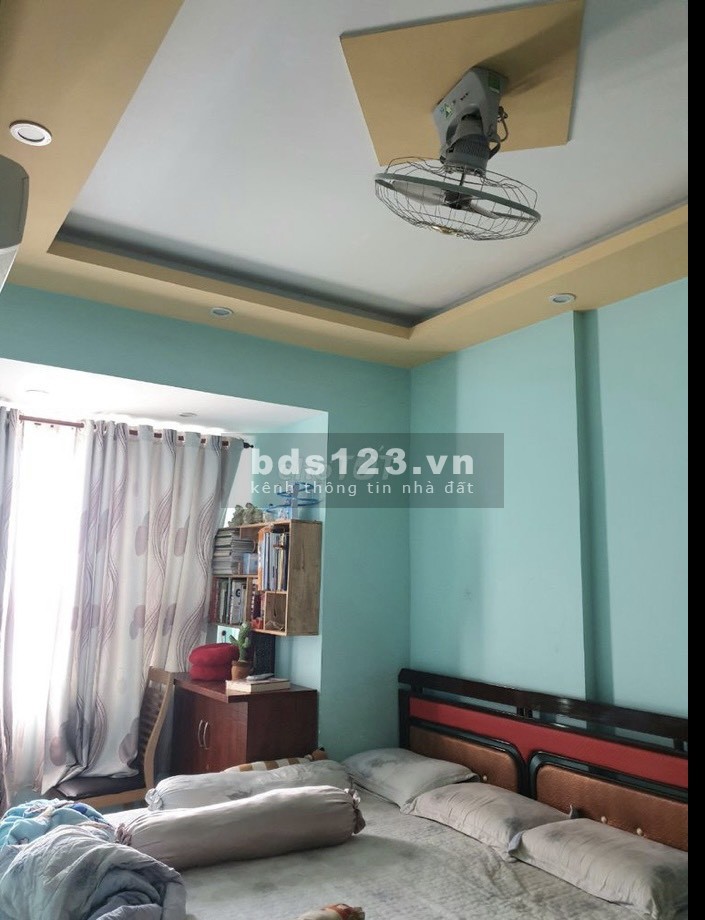 Chính chủ bán căn hộ chung cư Sài Gòn Town Tân Phú, vị trí trung tâm, thuận lợi giao thông