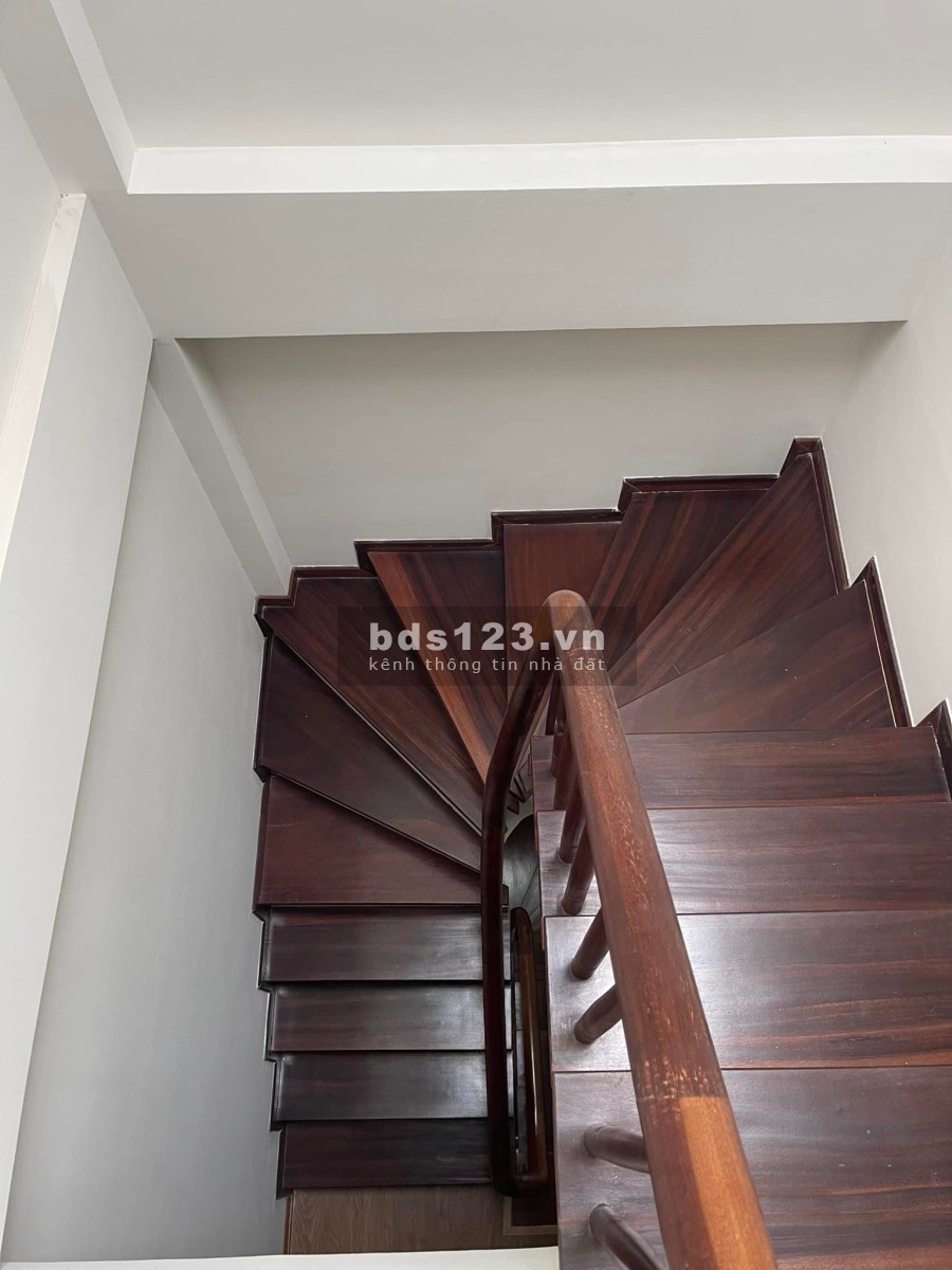 Bán nhà Cầu Giấy mới kính koong tiền tầm trung ngõ chung dùng riêng, sử dụng tầng 1 hơn 60m2