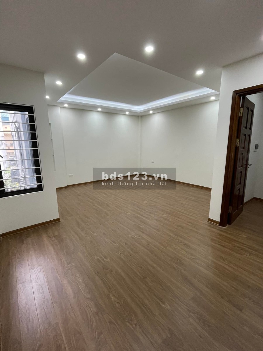 Bán nhà Cầu Giấy mới kính koong tiền tầm trung ngõ chung dùng riêng, sử dụng tầng 1 hơn 60m2