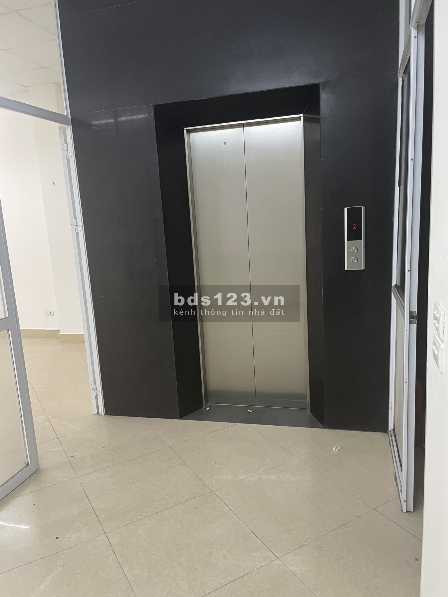 Cho thuê văn phòng trong toà nhà 56 Hoàng Văn Thái giá 14 triệu/tháng, sổ sẵn