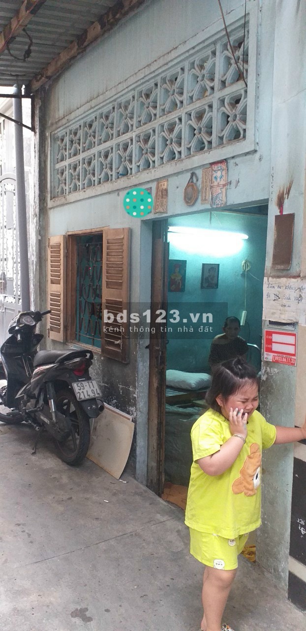 Bán gấp nhà trung tâm Quận 4, chưa qua đầu tư, liên hệ 0906621494, giá thương lượng