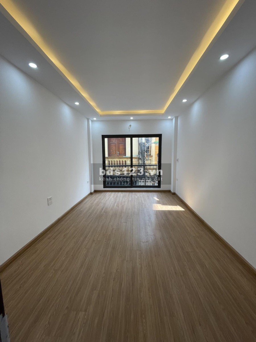 Bán nhà mới 6 tầng thang máy ô tô KD phố Nguyễn Văn Huyên giá 6,3 tỷ. LH 0912442669