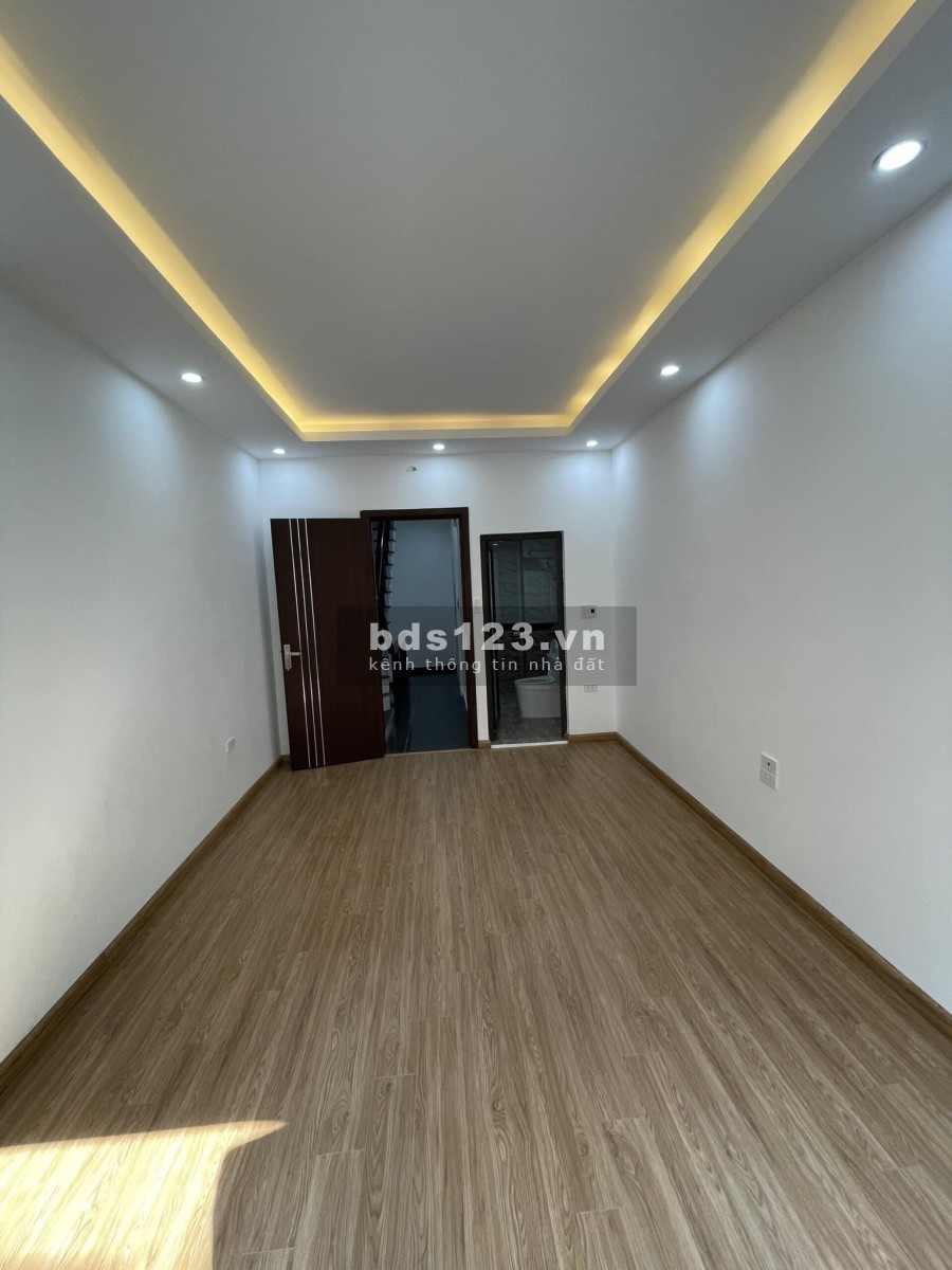 Bán nhà mới 6 tầng thang máy ô tô KD phố Nguyễn Văn Huyên giá 6,3 tỷ. LH 0912442669