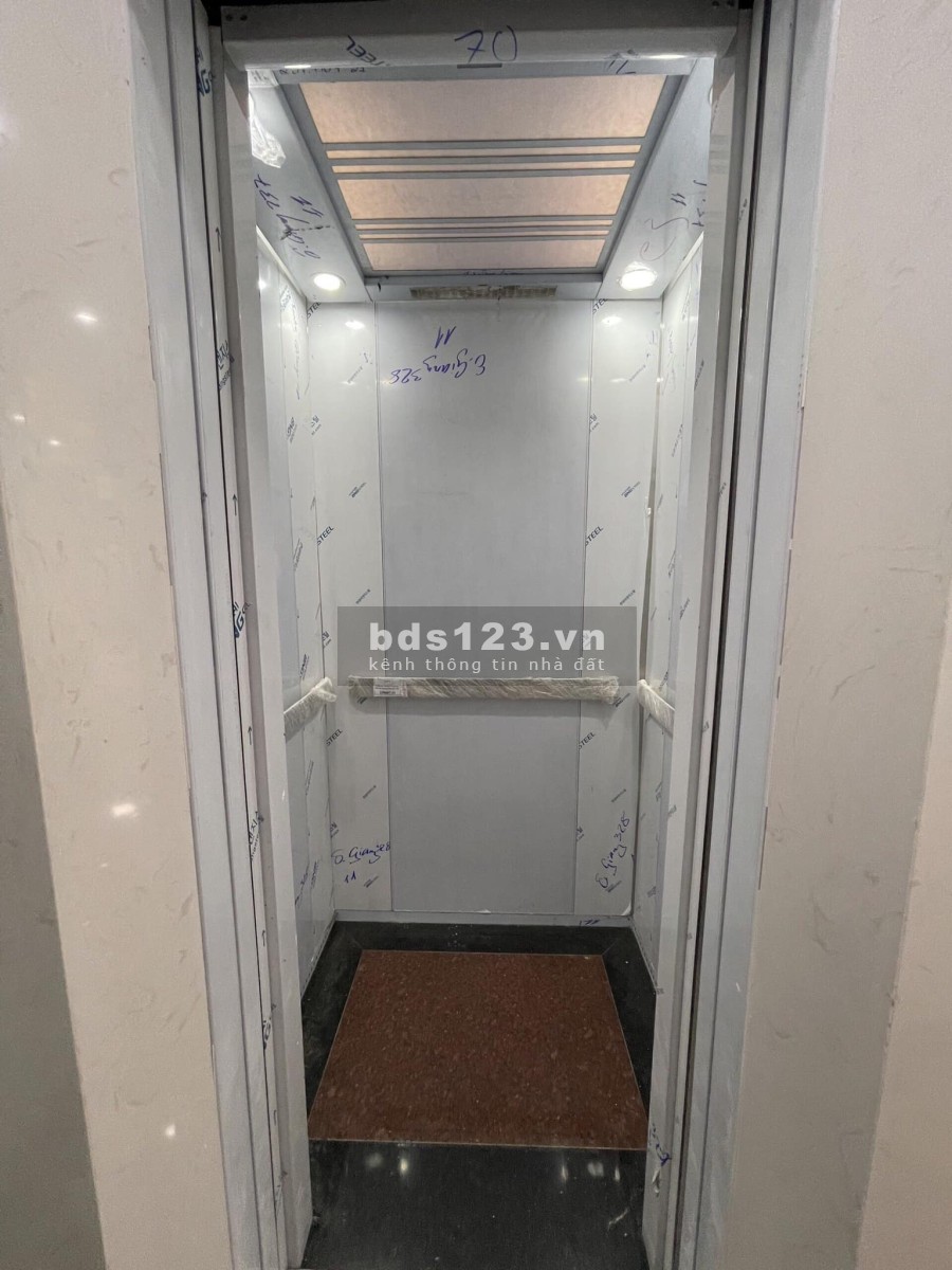 Bán nhà mới 6 tầng thang máy ô tô KD phố Nguyễn Văn Huyên giá 6,3 tỷ. LH 0912442669