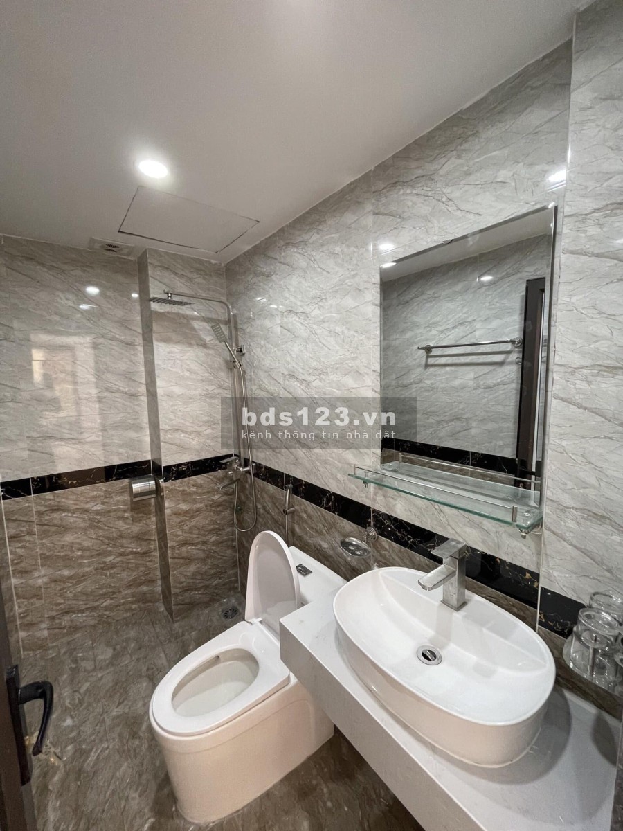Bán nhà mới 6 tầng thang máy ô tô KD phố Nguyễn Văn Huyên giá 6,3 tỷ. LH 0912442669