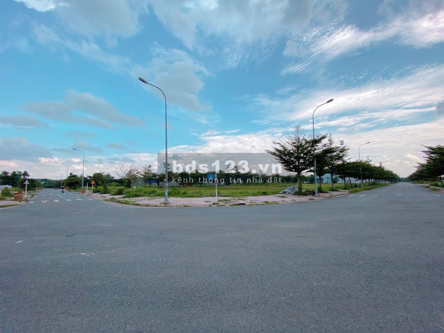 Chính chủ bán gấp đất MT Hoàng Hữu Nam, Q9 ngay Suối Tiên, Giá 1.9tỷ/100m2, Sổ hồng riêng