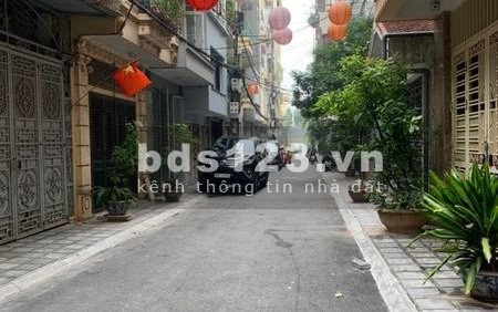 Bán nhà riêng chính chủ phố Hoàng Hoa Thám (Quần Ngựa). Diện tích 90m2 * 4 tầng