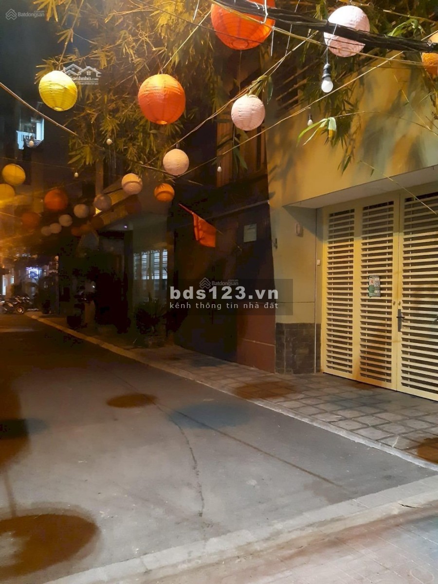 Bán nhà riêng chính chủ phố Hoàng Hoa Thám (Quần Ngựa). Diện tích 90m2 * 4 tầng