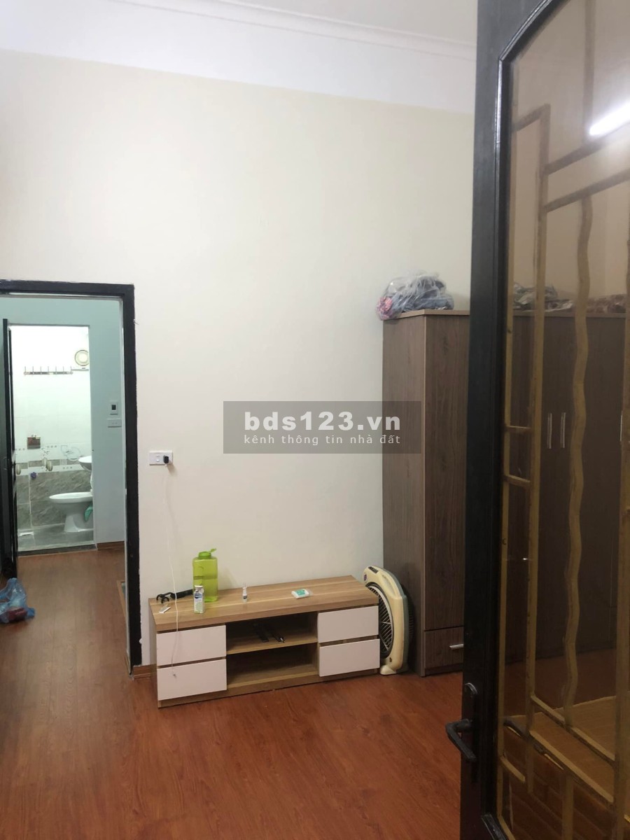 Bán nhà riêng phố Chính Kinh diện tích sử dụng 45m2 3 tầng giá 4,2 tỷ. LH 0912442669
