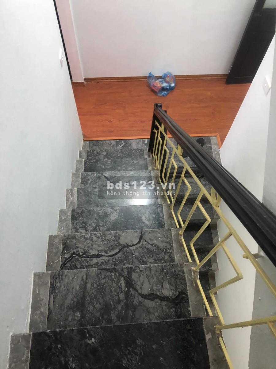 Bán nhà riêng phố Chính Kinh diện tích sử dụng 45m2 3 tầng giá 4,2 tỷ. LH 0912442669