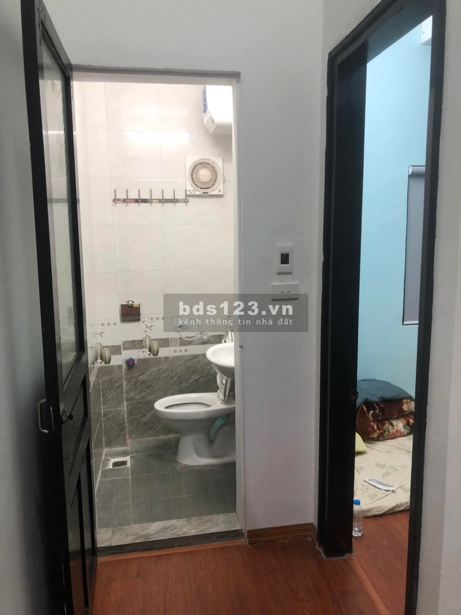 Bán nhà riêng phố Chính Kinh diện tích sử dụng 45m2 3 tầng giá 4,2 tỷ. LH 0912442669