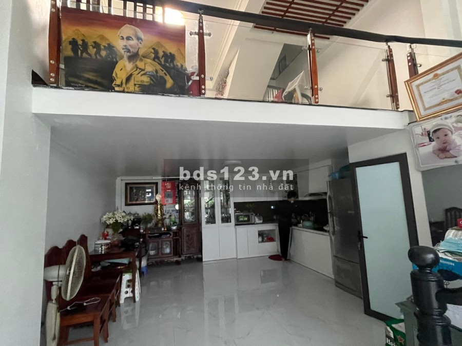 Cần bán nhà dân xây nguyên căn mới kinh doanh đỉnh, ô tô đỗ cửa, vị trí đắc địa, khu dân cư