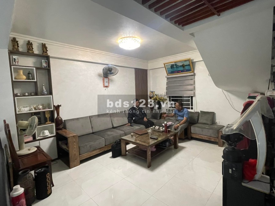 Cần bán nhà dân xây nguyên căn mới kinh doanh đỉnh, ô tô đỗ cửa, vị trí đắc địa, khu dân cư