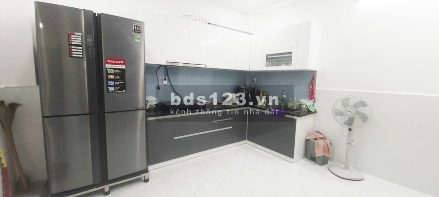  Cần bán nhà 2 lầu hẻm 803 đường Huỳnh Tấn Phát, phường Phú Thuận, Quận 7.