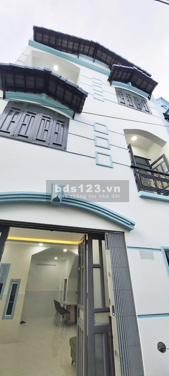  Cần bán nhà 2 lầu hẻm 803 đường Huỳnh Tấn Phát, phường Phú Thuận, Quận 7.