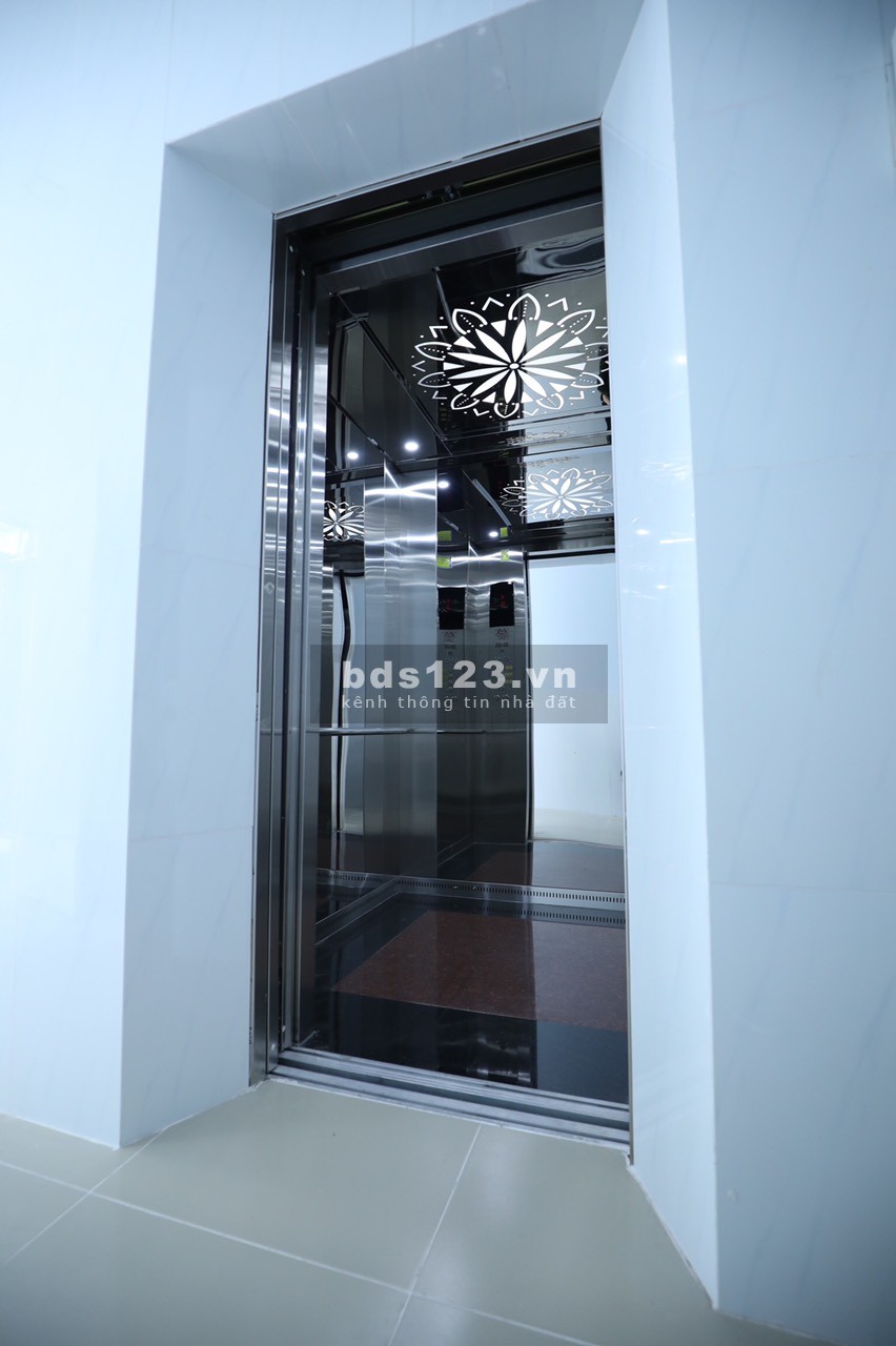 Nhà cho thuê nguyên căn, mới xây diện tich :8x18m vị trí đắc địa, khu dân cư tiện làm văn phòng