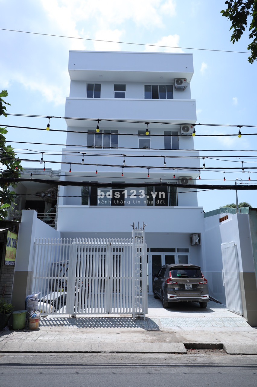 Nhà cho thuê nguyên căn, mới xây diện tich :8x18m vị trí đắc địa, khu dân cư tiện làm văn phòng
