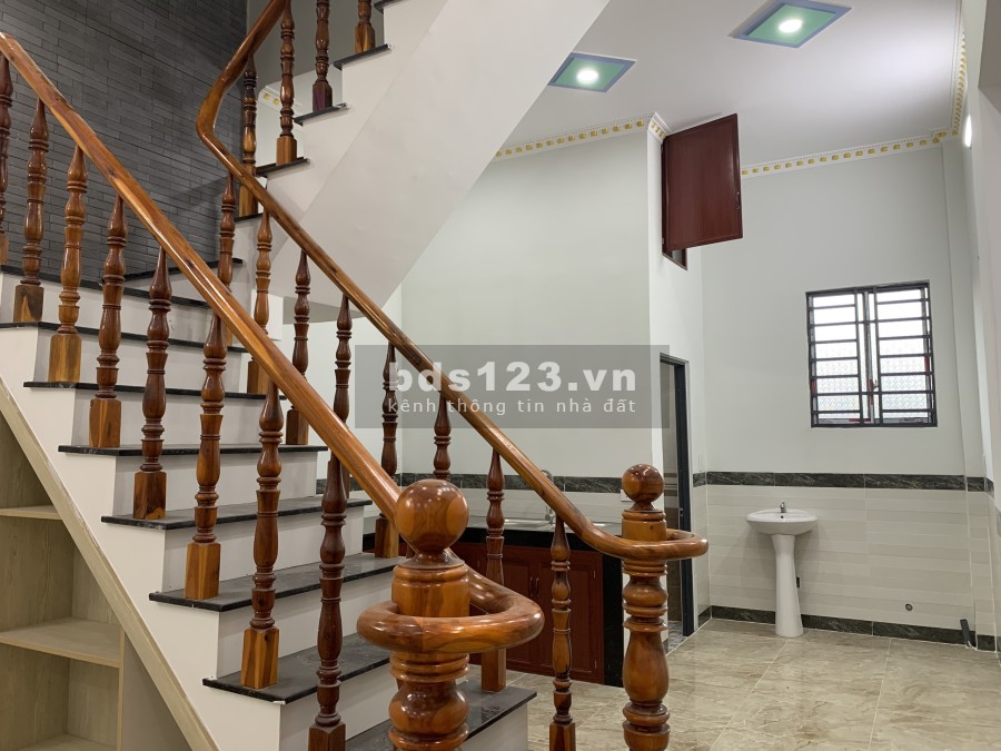 Bán gấp 1.15 tỷ Nhà 2 tầng 2 mê đường rộng 6m gần Ngã 4 Miếu Ông Cù - Tân Uyên