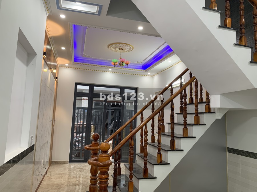 Bán gấp 1.15 tỷ Nhà 2 tầng 2 mê đường rộng 6m gần Ngã 4 Miếu Ông Cù - Tân Uyên