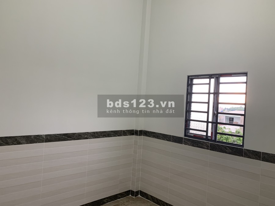 Bán gấp 1.15 tỷ Nhà 2 tầng 2 mê đường rộng 6m gần Ngã 4 Miếu Ông Cù - Tân Uyên