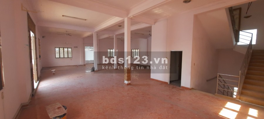 Kho xưởng mới xây dựng mặt tiền đường mả lò DT 1400m2 giá 120 triệu/tháng