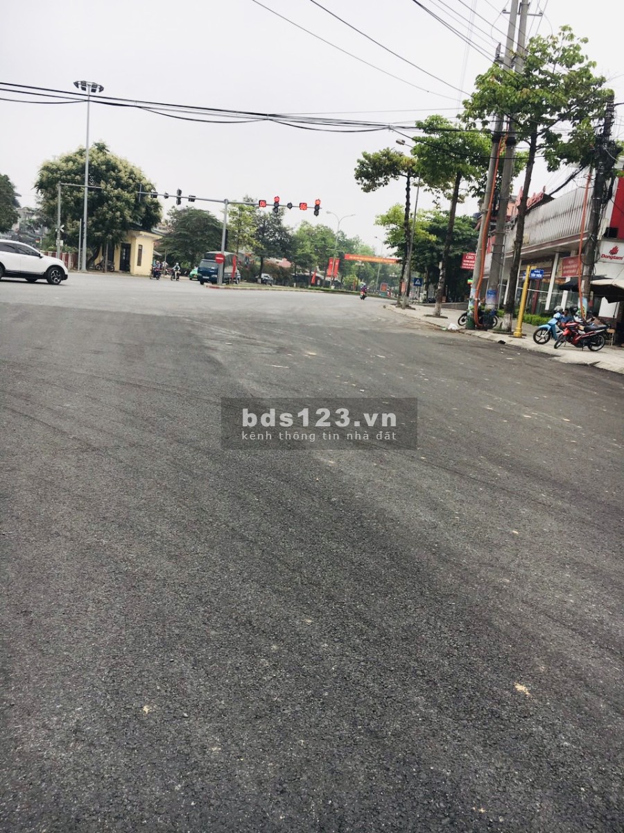 Cần bán nhà có khu đất rộng 3703m2, phường Vân Cơ, TP. Việt Trì. Sổ đỏ chính chủ