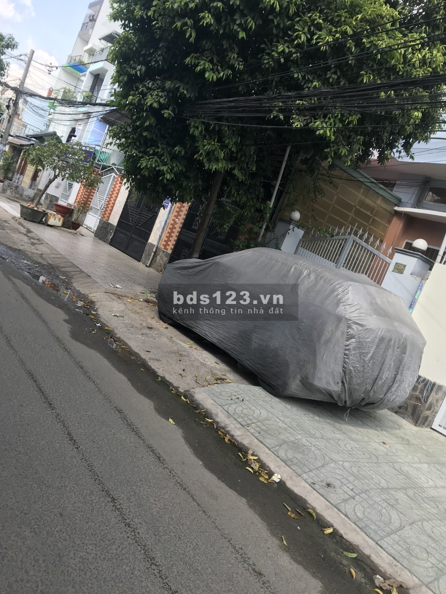 Cần bán gấp nhà mặt hẻm lớn thông thoáng, đường không ngập nước, liên hệ 0949556979