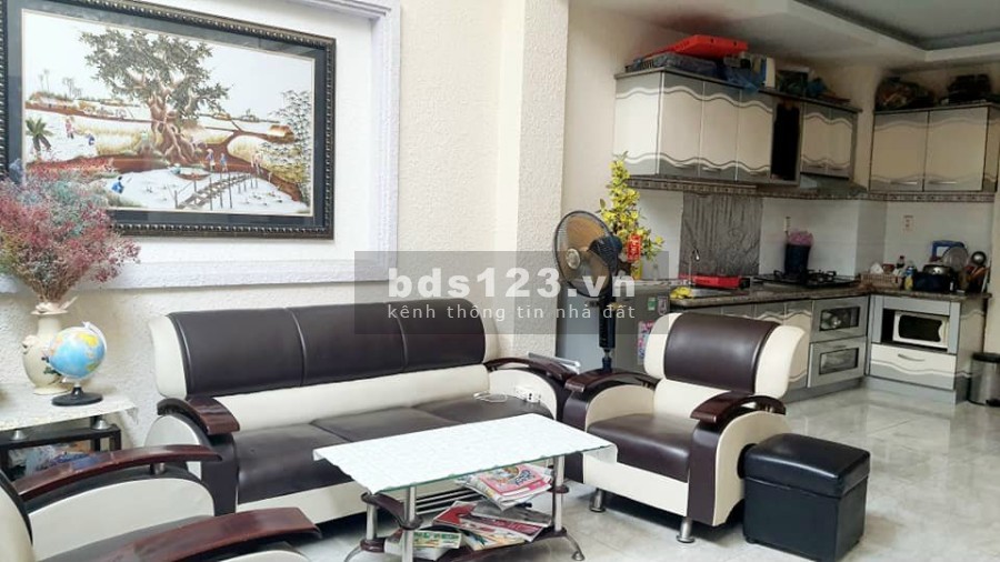 Mặt tiền rộng, đang cho thuê. Đối diện công viên Bàu Cát. 12,5 tỷ