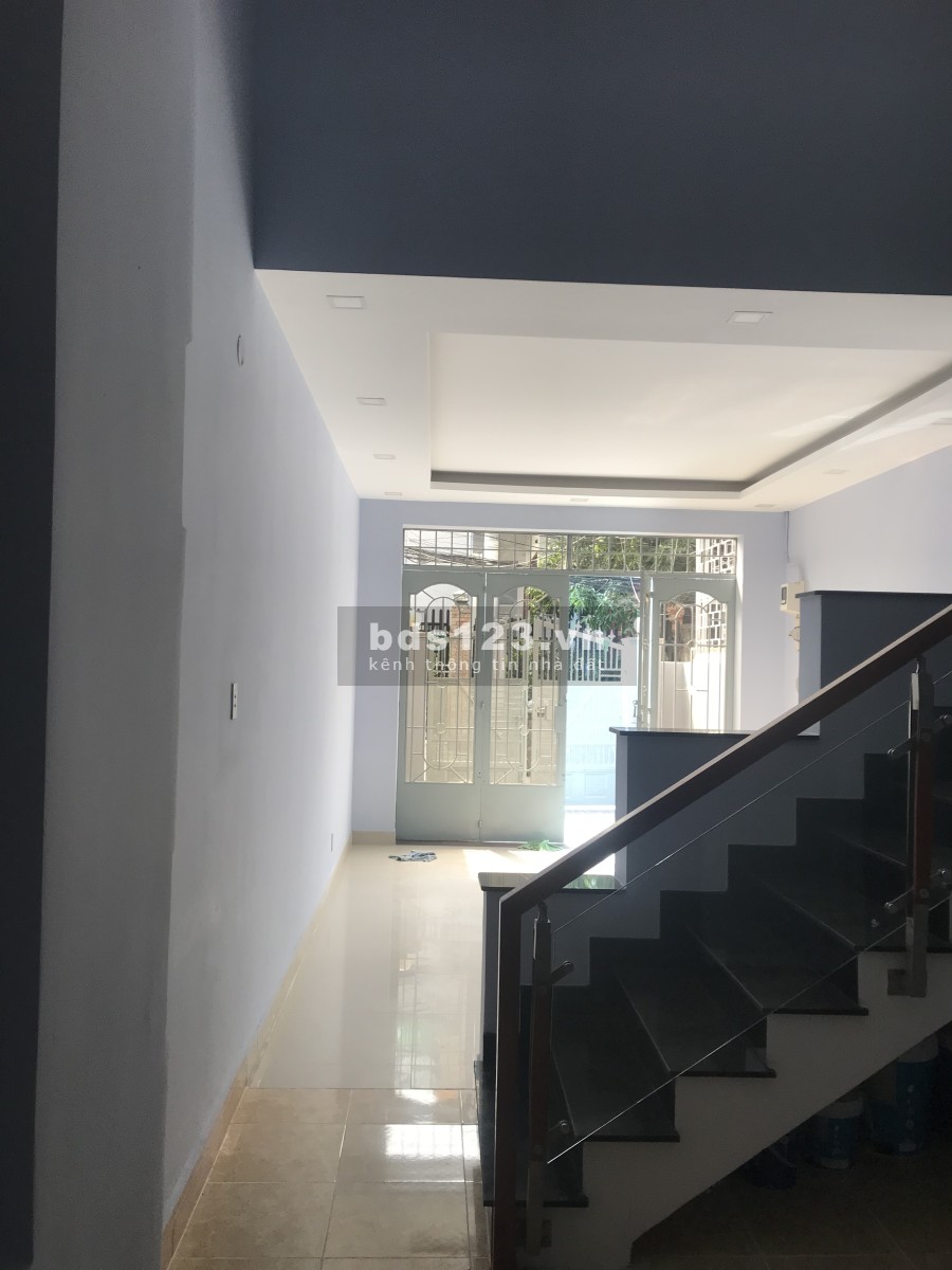 Cần bán gấp nhà mặt hẻm lớn thông thoáng, đường không ngập nước, liên hệ 0949556979