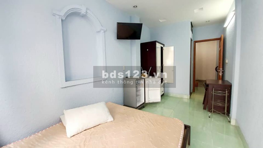 Mặt tiền rộng, đang cho thuê. Đối diện công viên Bàu Cát. 12,5 tỷ