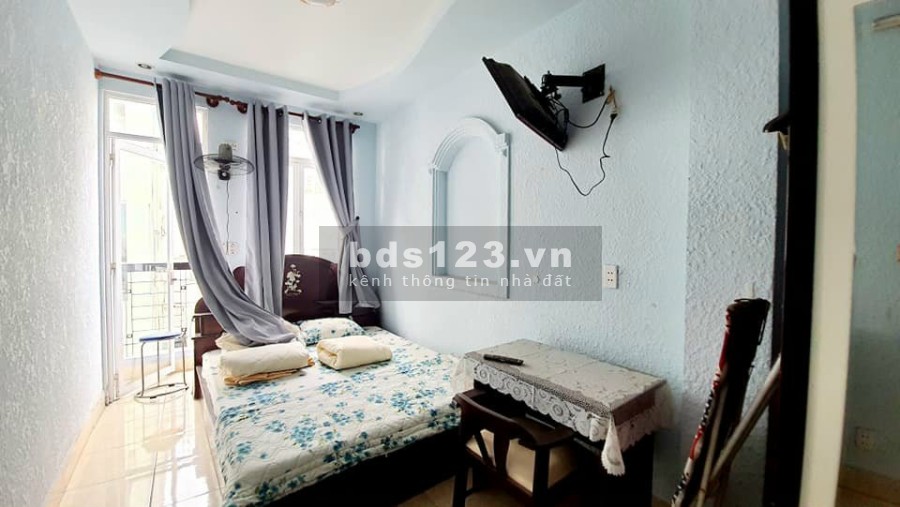 Mặt tiền rộng, đang cho thuê. Đối diện công viên Bàu Cát. 12,5 tỷ