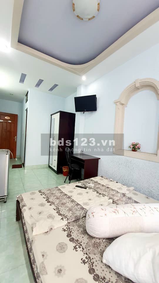 Mặt tiền rộng, đang cho thuê. Đối diện công viên Bàu Cát. 12,5 tỷ