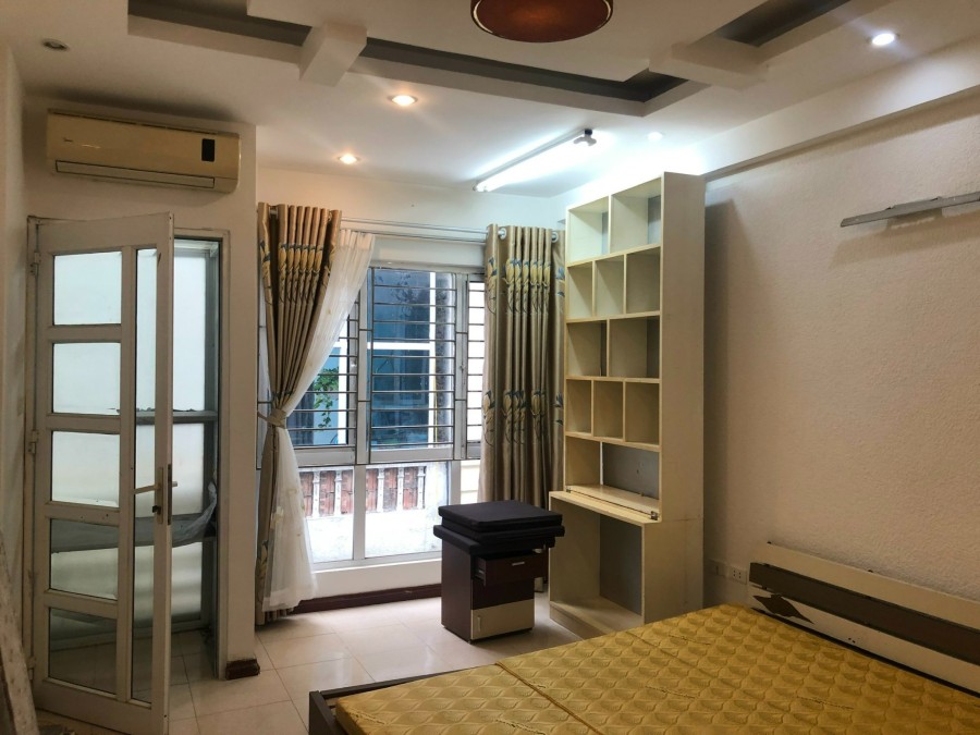 Bán nhà nguyên căn Đê La Thành, diện tích 45m2, 5 tầng đúc, giá bán 7.5 tỷ, thương lượng