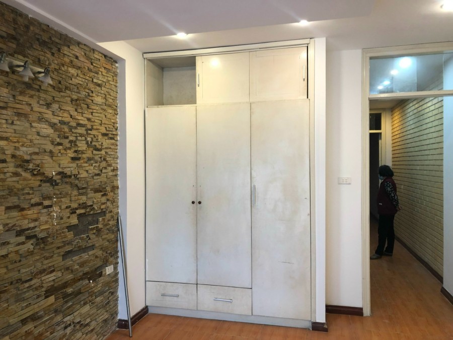 Bán nhà nguyên căn Đê La Thành, diện tích 45m2, 5 tầng đúc, giá bán 7.5 tỷ, thương lượng