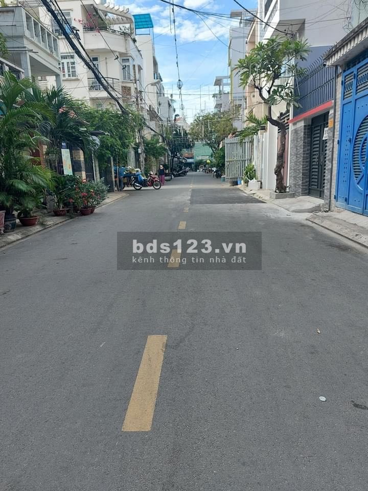 Mặt tiền rộng, đang cho thuê. Đối diện công viên Bàu Cát. 12,5 tỷ