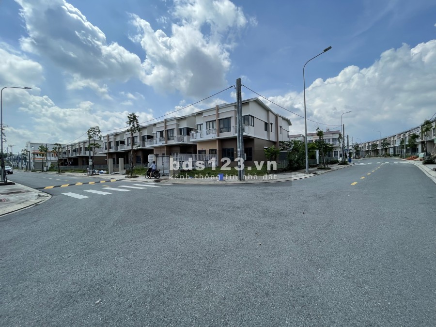Chính chủ cần bán căn góc dự án Oasis City diện tích 128.6m2 giá 2300 Triệu