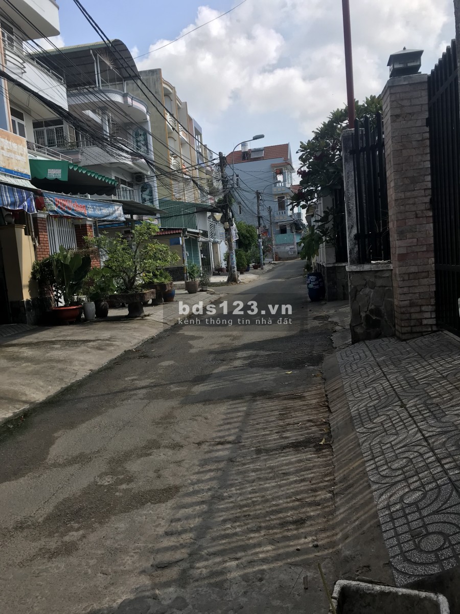 Cần bán gấp nhà mặt hẻm lớn thông thoáng, đường không ngập nước, liên hệ 0949556979